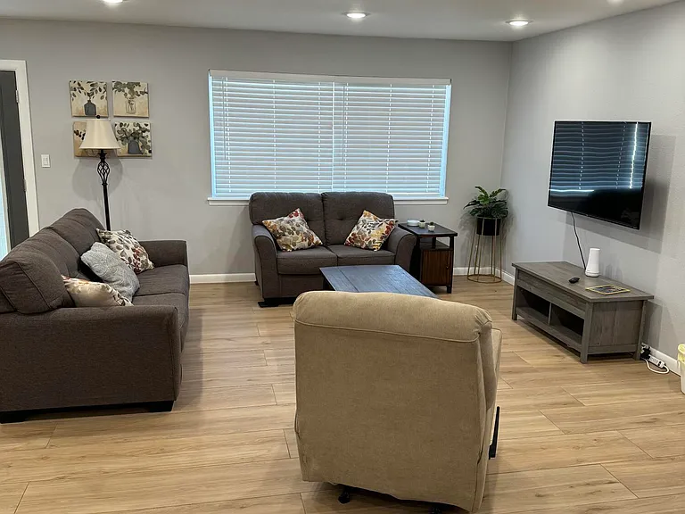 8701 Grover Dr — Photo 5