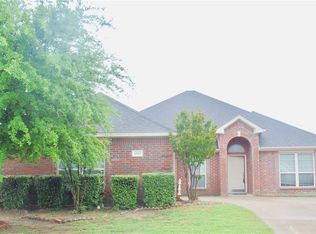 1752 Ridgemar Dr, Grand Prairie, TX 75051