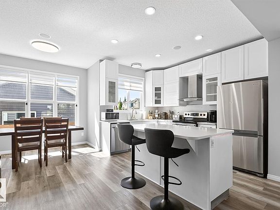 3rd image of 424 Simmonds Way