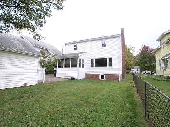 4th image of 123 Garden St