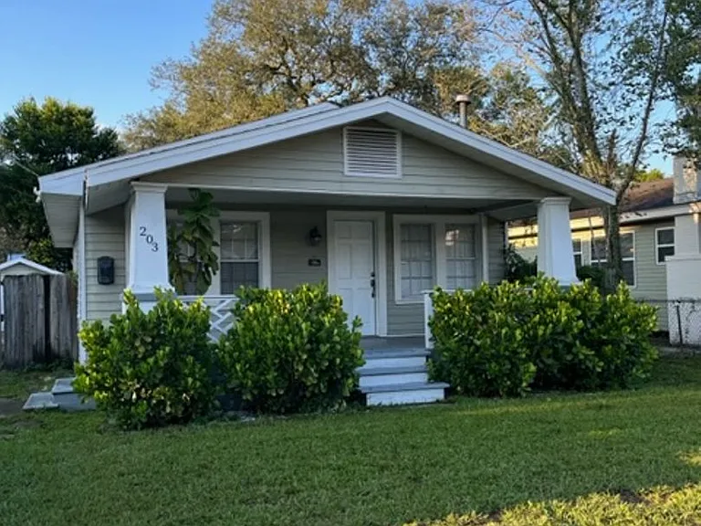 203 W Haya St — Photo 1