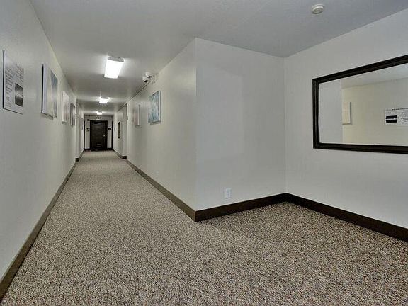 5th image of 910 Clinton St APT 206