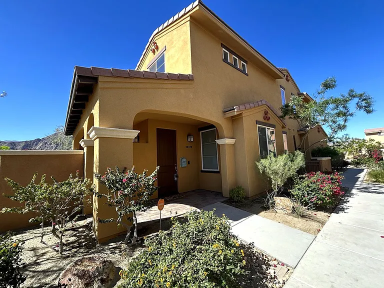 52478 Hawthorn Ct — Photo 1
