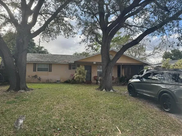 823 Lynwood Drive, Lake Worth Beach, FL 33461