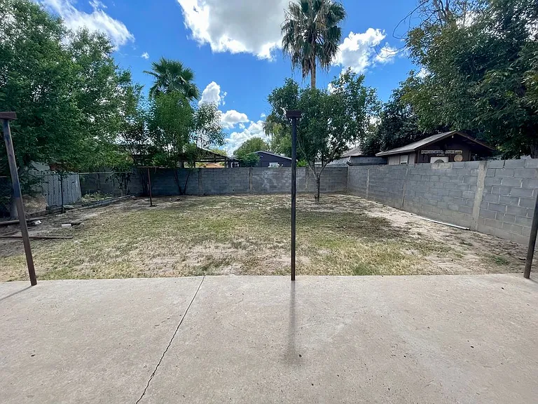 231 Malaga Dr — Photo 18