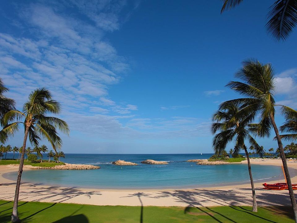 4 gorgeous lagoons are just a short walk away