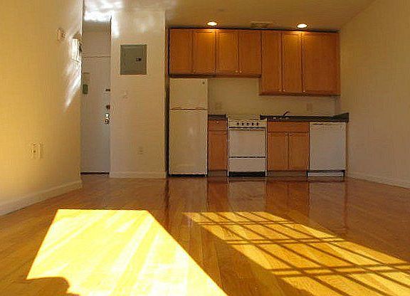 4th image of 2710 Astoria Blvd #4C