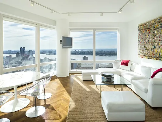 Sold by Sotheby's International Realty | media 2