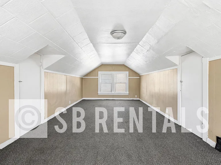 2410 Linden Ave — Photo 9
