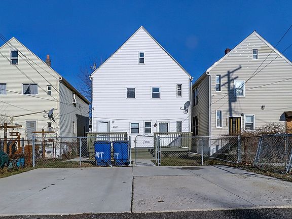 3rd image of 2130 Belmont Street # B Up