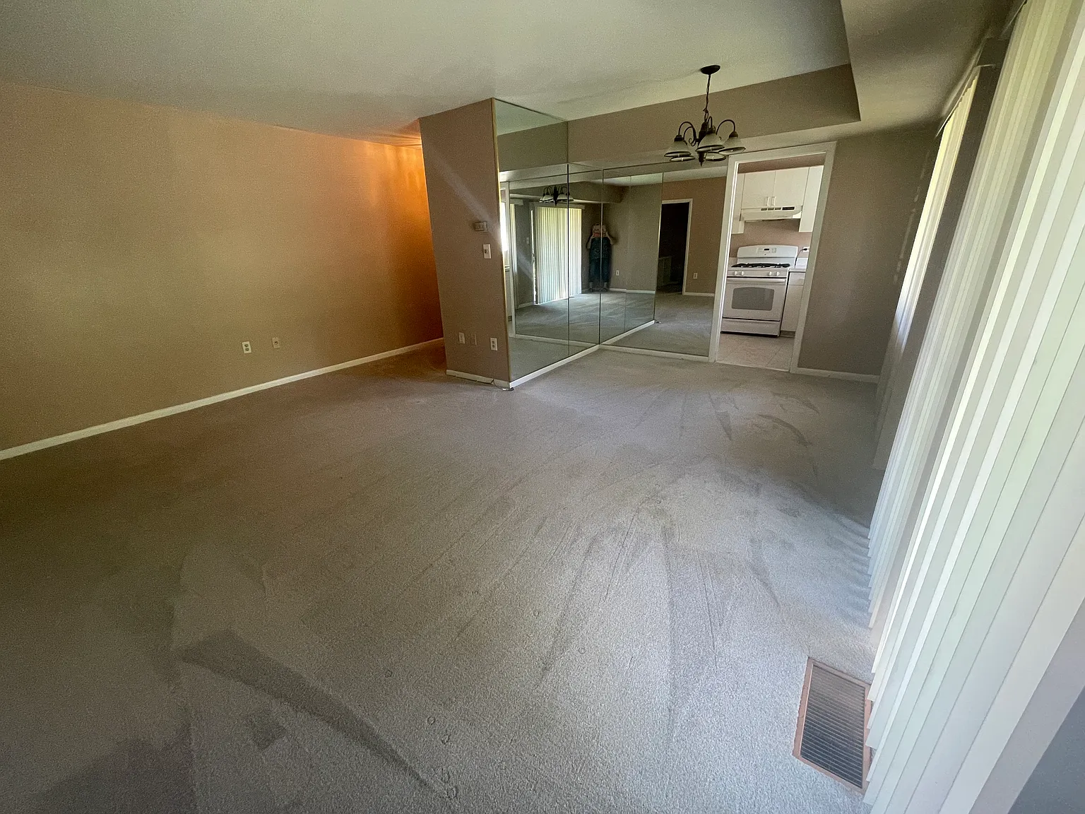 10638 Weymouth Street — Photo 2