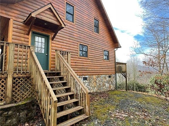 2nd image of 26 Treetop Lane