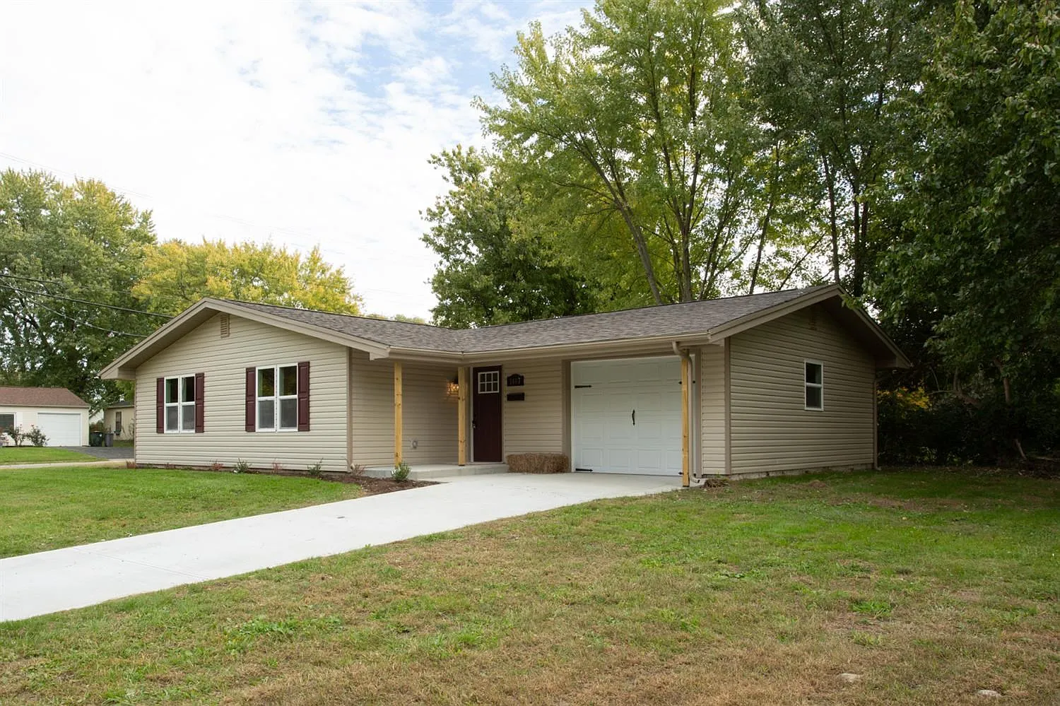1407 Broadview Ct photo 1