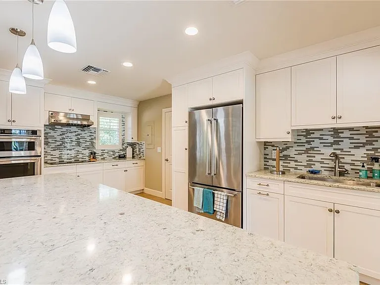 2203 Gulf Shore Blvd N #E1 — Photo 24