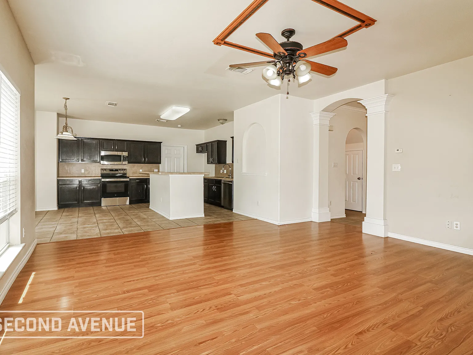 5 bed, 2.5 bath, 2573 sqft, $2,250 — Photo 2