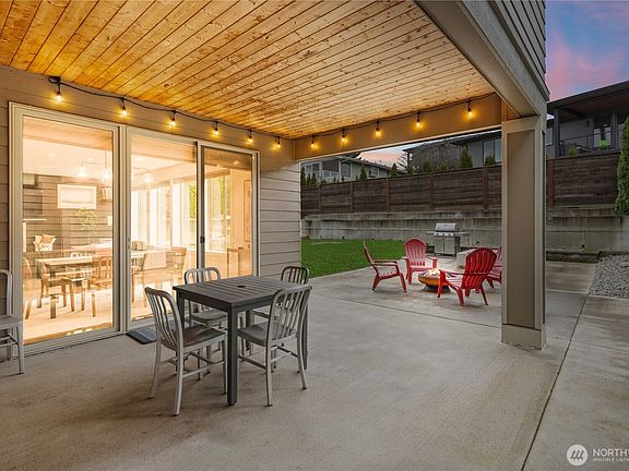 3rd image of 2414 Garden Court N