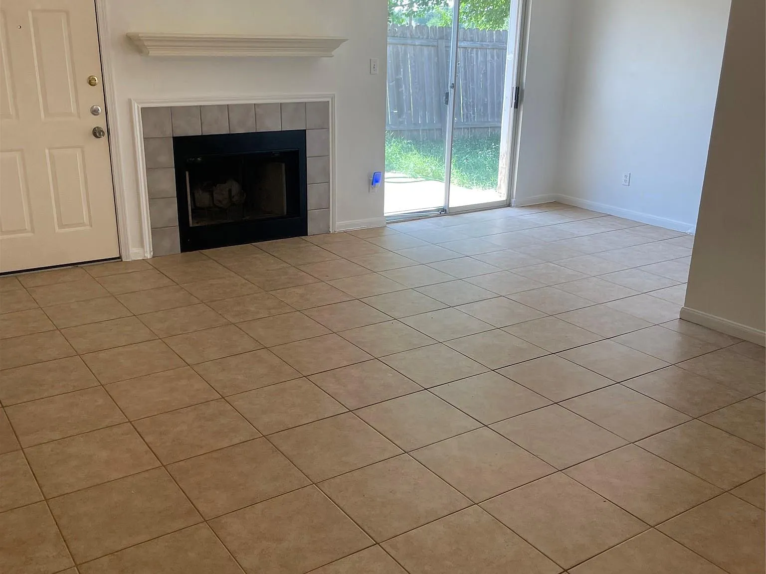 2 bed, 2.0 bath, 1044 sqft, $1,500 — Photo 2