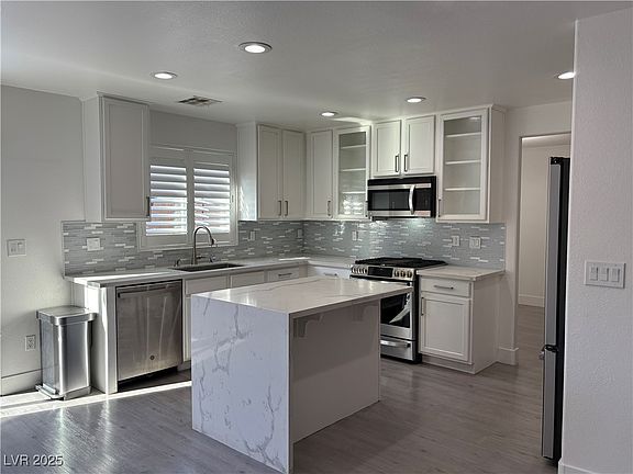 4th image of 8837 Canyon Saddle St
