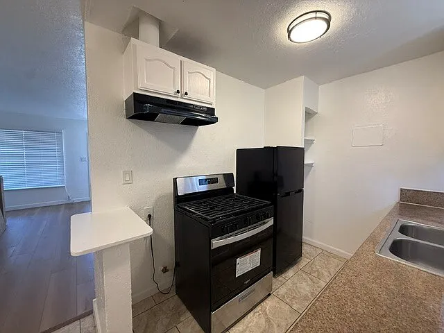 1334 W 94th St