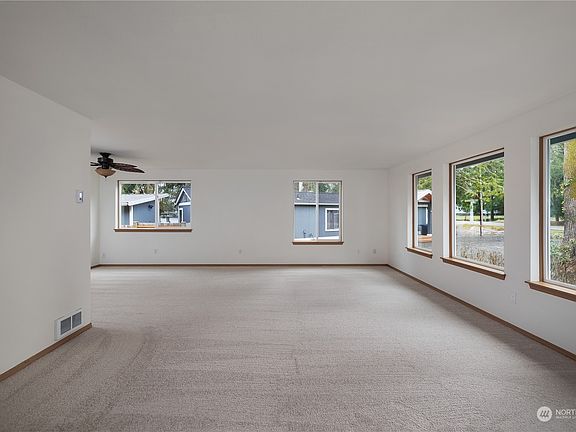 4th image of 9733 Whitecap Drive NW