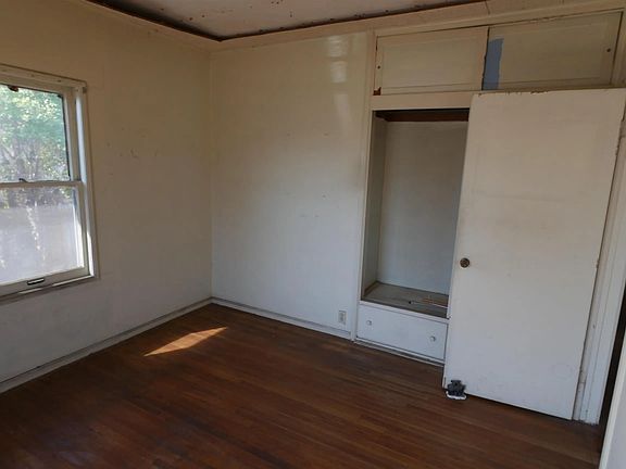 5th image of 4648 Iowa St