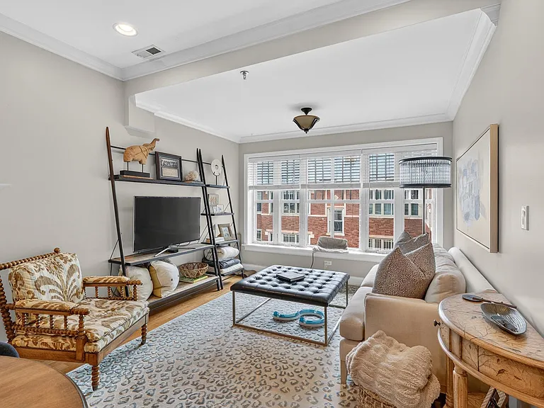 Hinman Court Condos — Photo 15