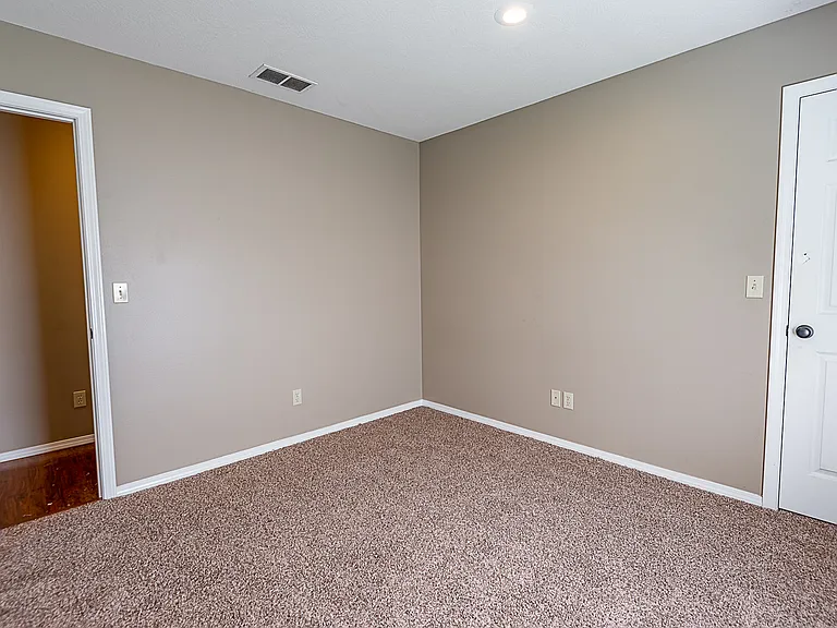 1332 S Lexington Ave — Photo 25