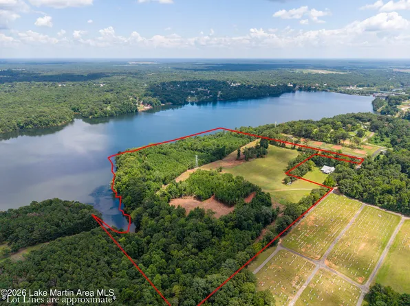 712 Rosewood Dr, Tallassee, AL 36078