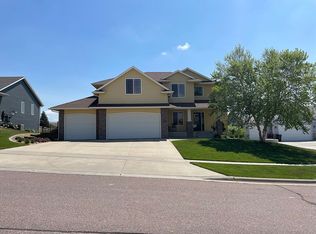 708 N Garnet Cir, Brandon, SD 57005