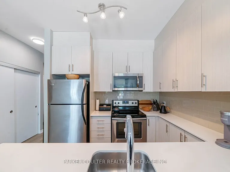 111 Worsley St #302 — Photo 7