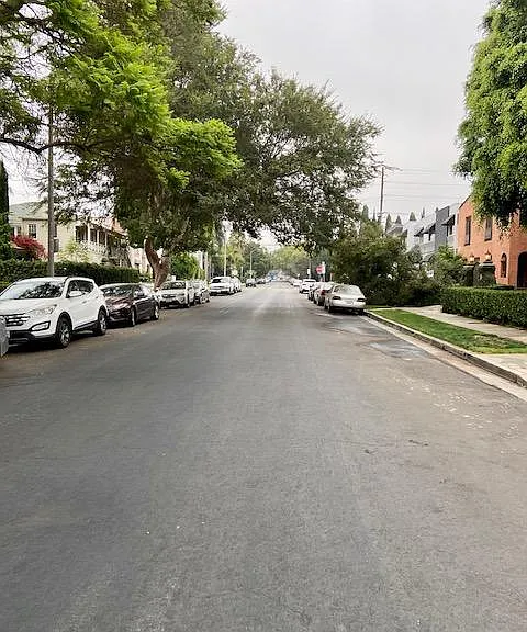 735 N Hayworth Ave — Photo 7