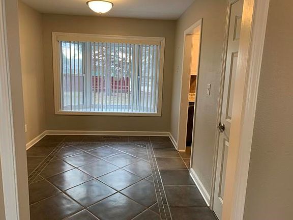 5th image of 935 N Marias Ave