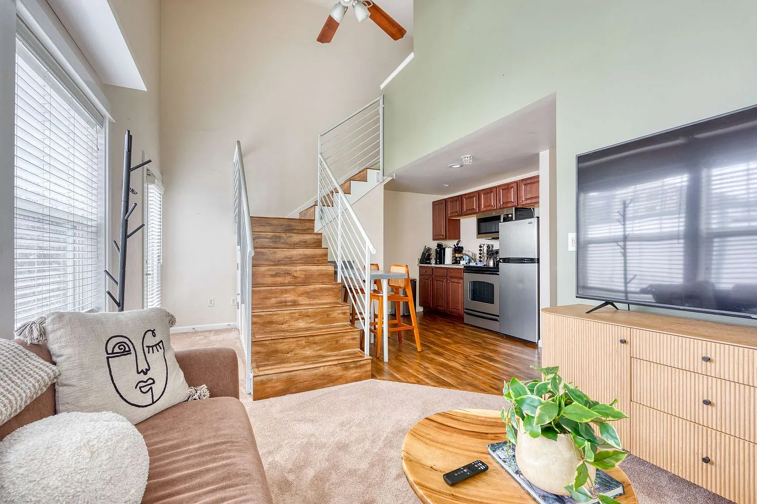 1 bed, 1.0 bath, 548 sqft, $2,953 — Photo 3