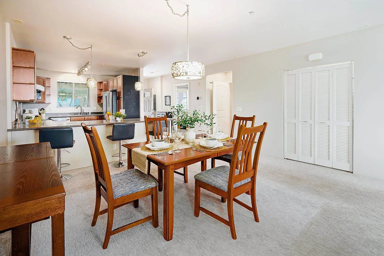 2 bed, 1269 sqft, $3,550 — Photo 2