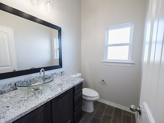 4th image of 917 Ada Ln