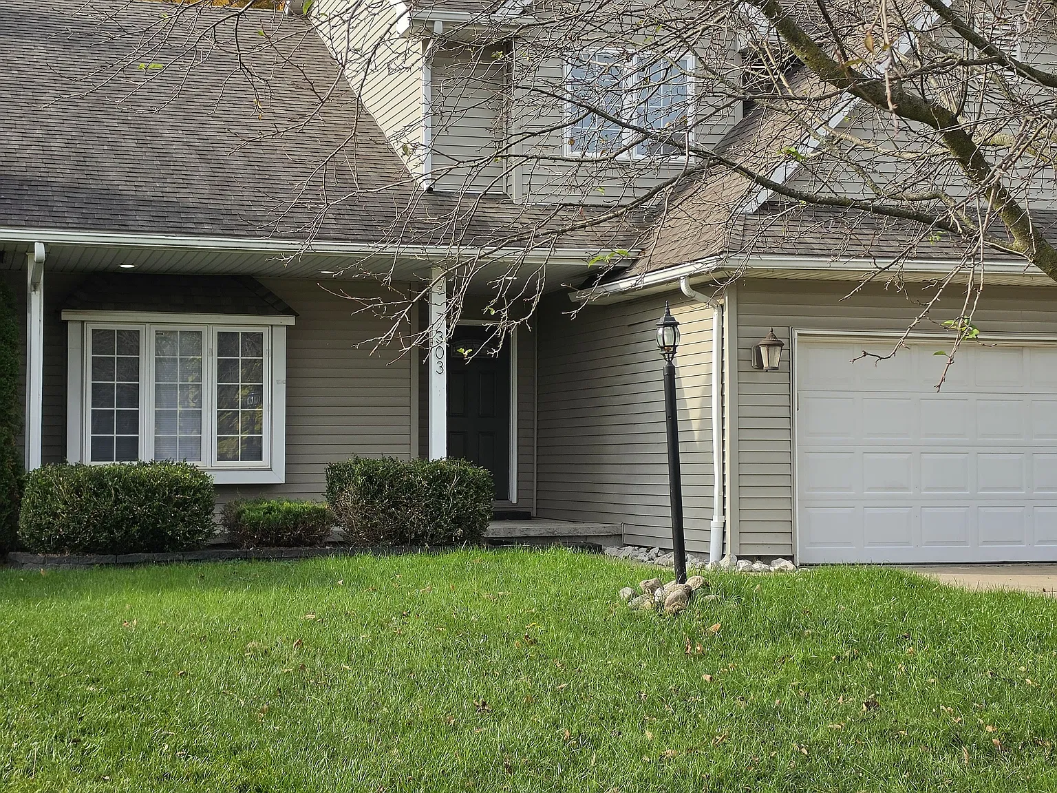 3 bed, 2.5 bath, 2704 sqft, $2,800 — Photo 1