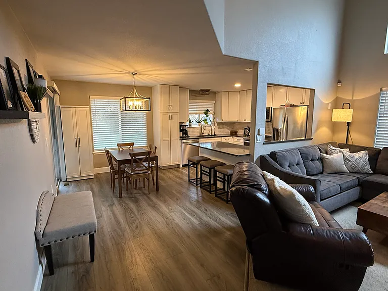 374 Willowick Cir — Photo 4