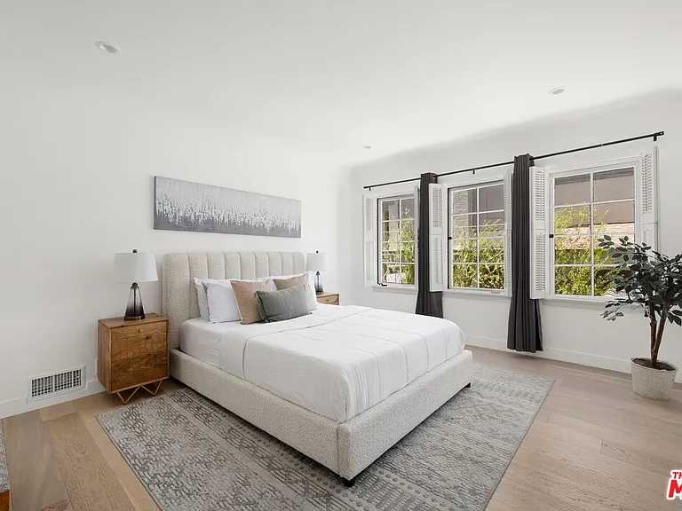 712 N Rodeo Dr — Photo 24