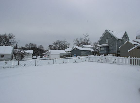 4th image of 710 Amsterdam St