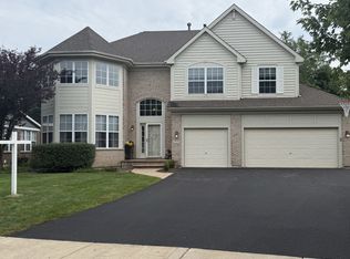 573 Crooked Stick Ct, Vernon Hills, IL 60061