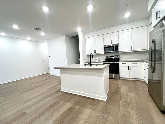 5th image of 6138 Victoria Way Unit 105