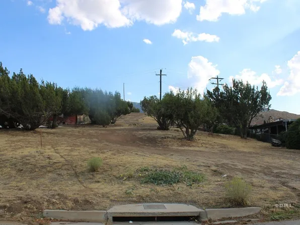 8600 Southlake Dr, Lake Isabella, CA 93240