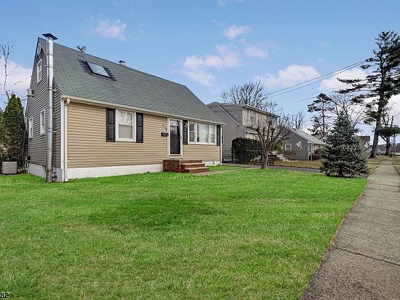 3rd image of 719 Boesel Ave