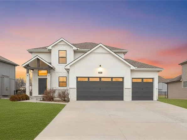 1225 Hillmann Ln, Warrensburg, MO 64093