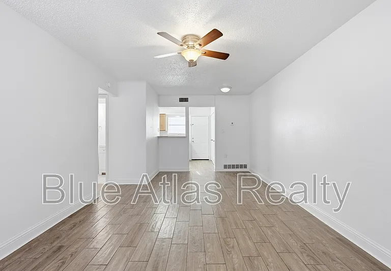 2713 Wimbledon Ct #C — Photo 3