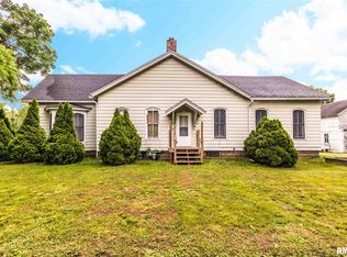 914 3rd St, Henry, IL 61537