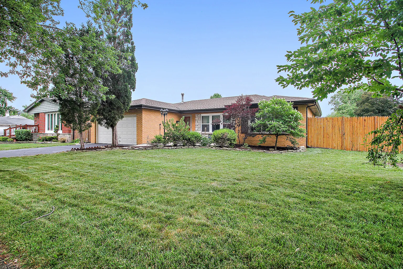 10704 S Komensky Ave photo 1