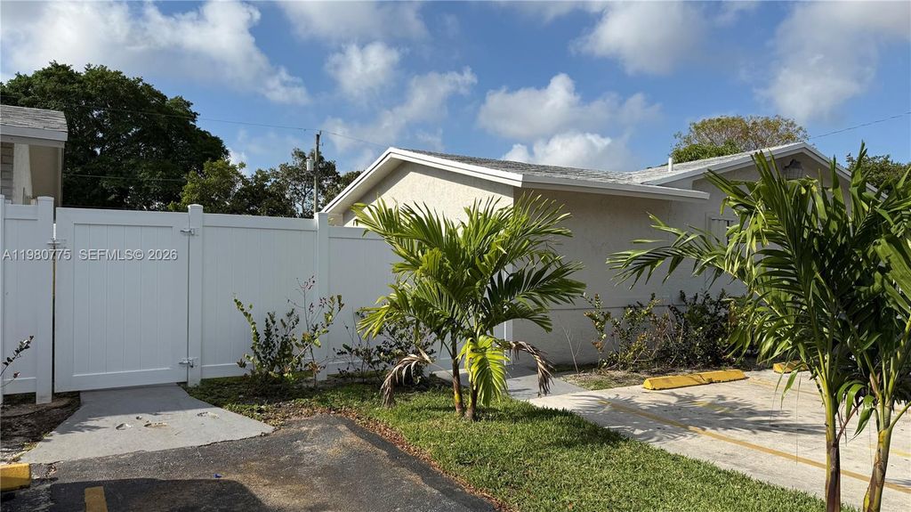 220 NW 12th St, photo 7