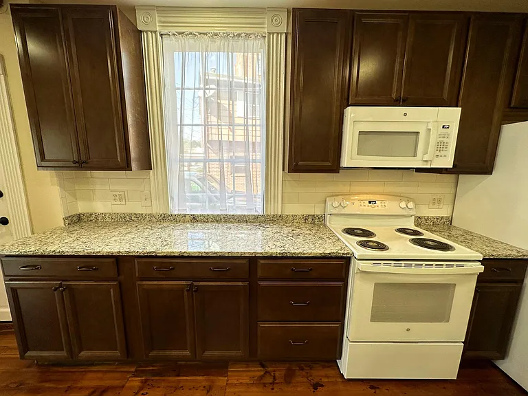 409 N Augusta St #A — Photo 15