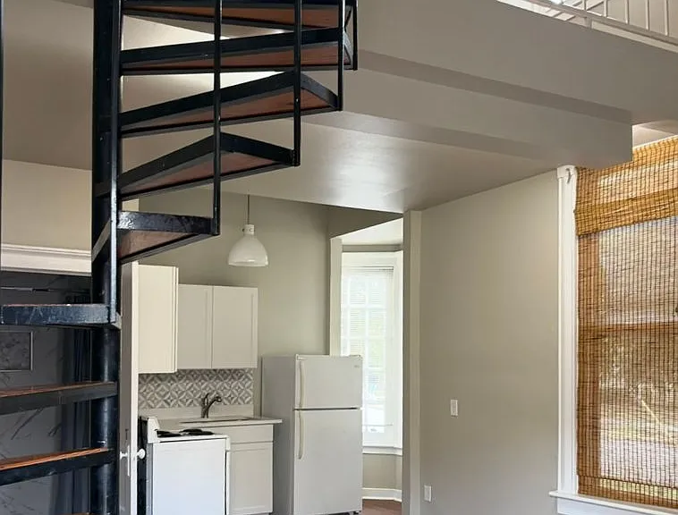 915 W 23rd St #D — Photo 2